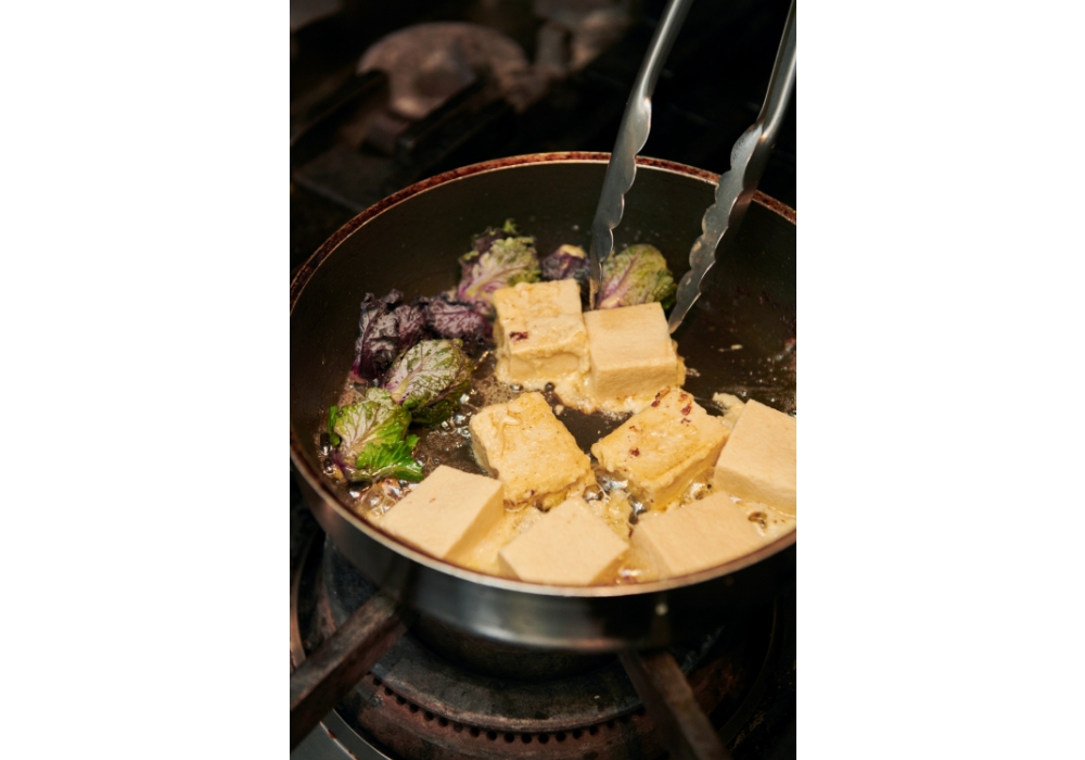 ケールはサラダ油で素揚げする。