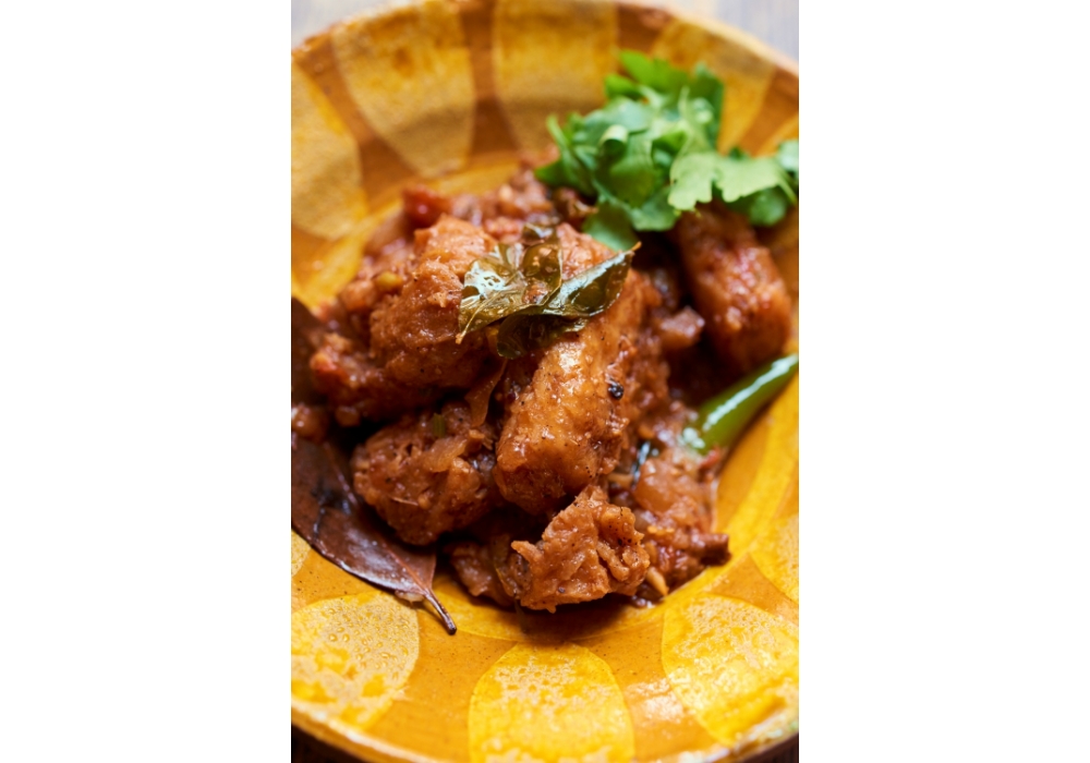 大豆ミートの唐揚げを加え、よく絡ませ、器に盛る。