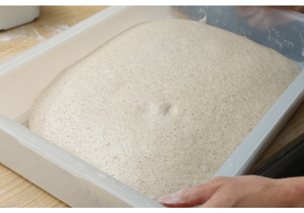 冷蔵庫から生地を出して 30 分～１時間置き、室温に戻す