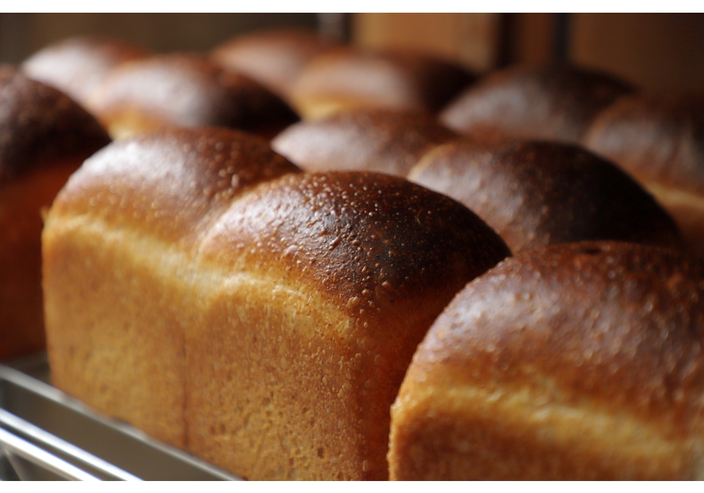 窯から出し、型から外して粗熱をとる