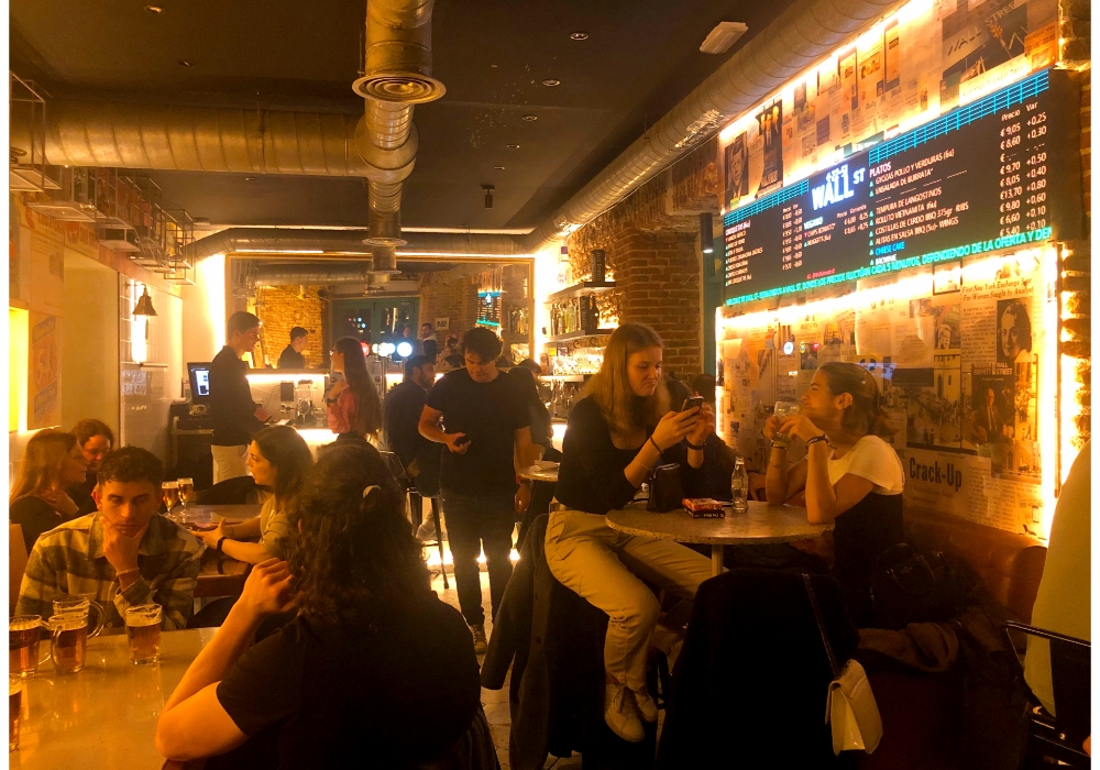 利用客は 20〜30 代の若い世代