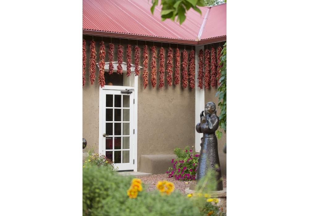 チリ・リストラスとは、収穫したトウガラシを天日干しするために数珠つなぎにしたもの。