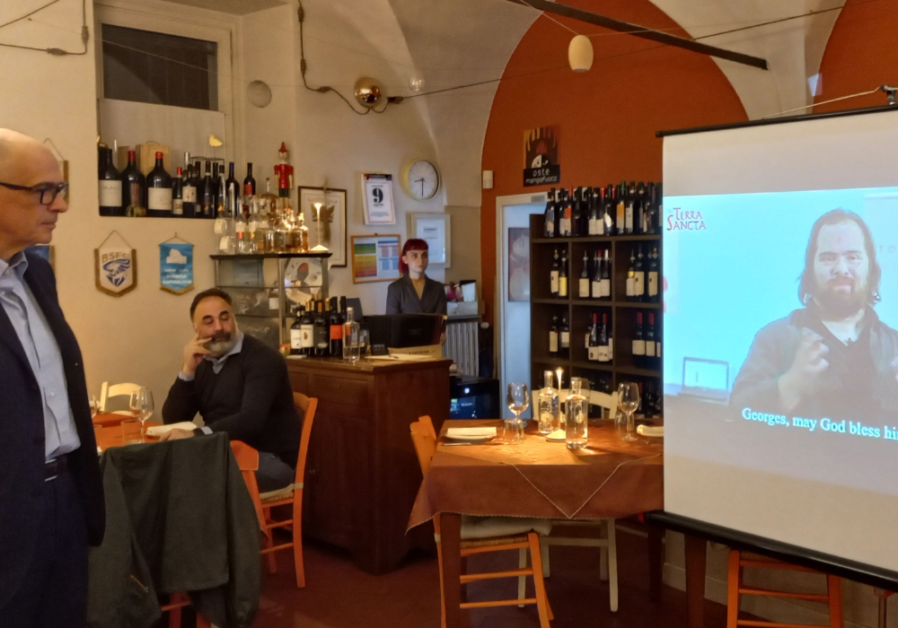 Durante la cena in Compagnia sono stati proiettat i video-messaggi dei ragazzisostenuti dal Libano