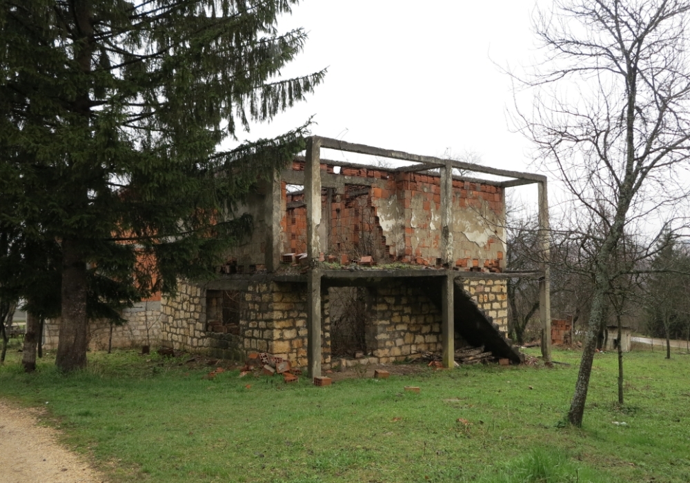 Srebrenica in Bosnia : anche dopo 20 anni sono rimasti i tragici segni del massacro