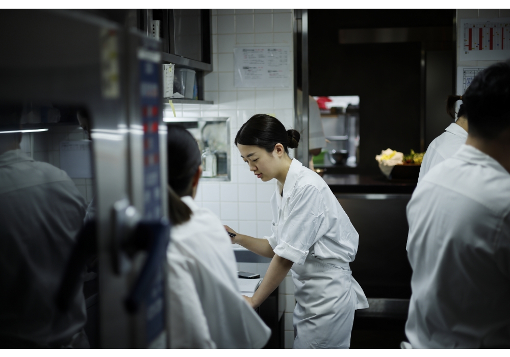 インパクトレポートでは「2030 年までに管理職業的従事者における女性の割合を 30％以上に増やす」という目標を掲げている。