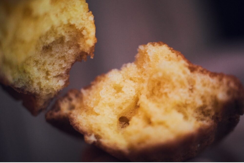 アーモンドペーストを使うことでふんわり軽く、きめ細かく。