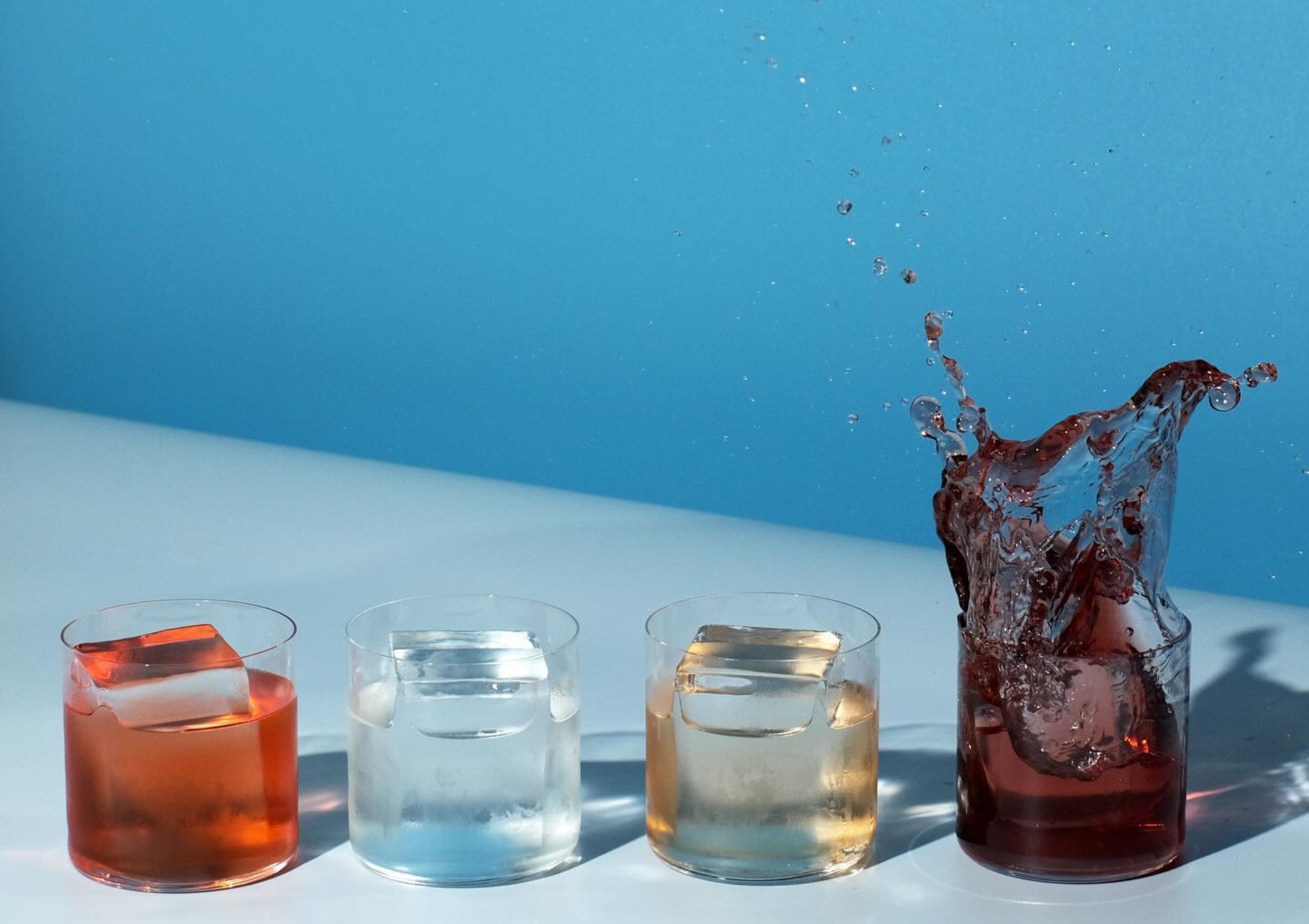 カクテルブームで透明氷のブランドが登場！プロ仕様の氷をホームパーティでも