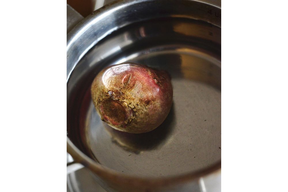 ビーツの下調理は皮付き丸ごとで