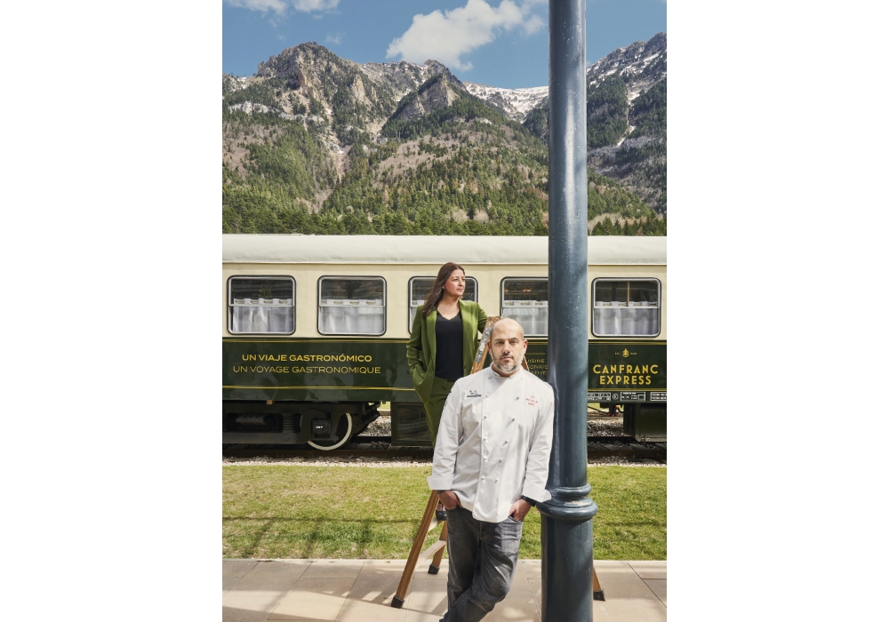 シェフのエドゥアルド・サラノバ（手前）とホール支配人のアナ・アチン