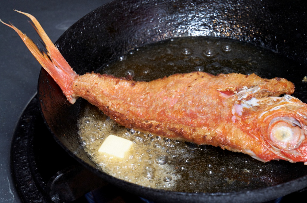 バターで揚げ焼き