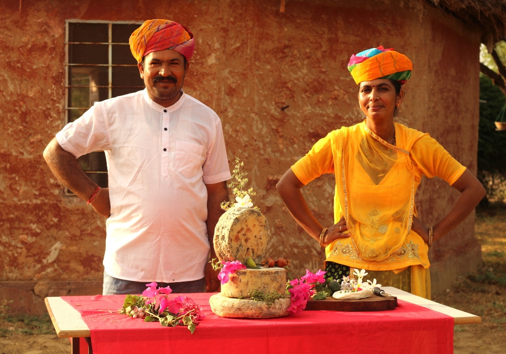 製造責任者のグラーブ・シン・ソーダ氏は過去25年間、NGOを通じて砂漠地帯のコミュニティ問題に取り組んできた。