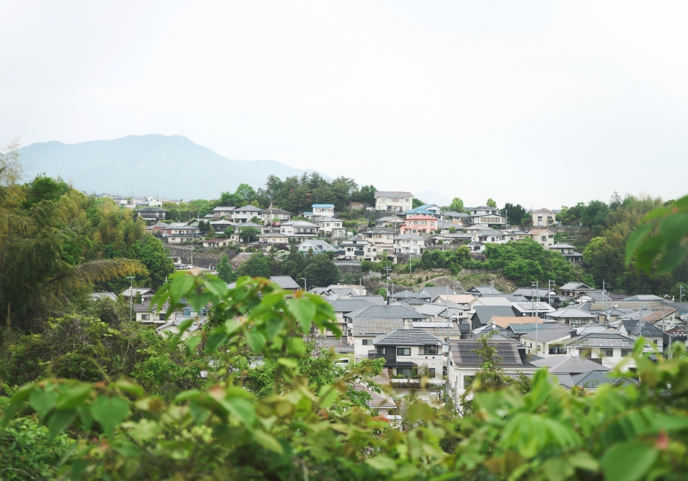 広島駅から山陽本線で約25分の阿品駅近くの高台の住宅地に移住