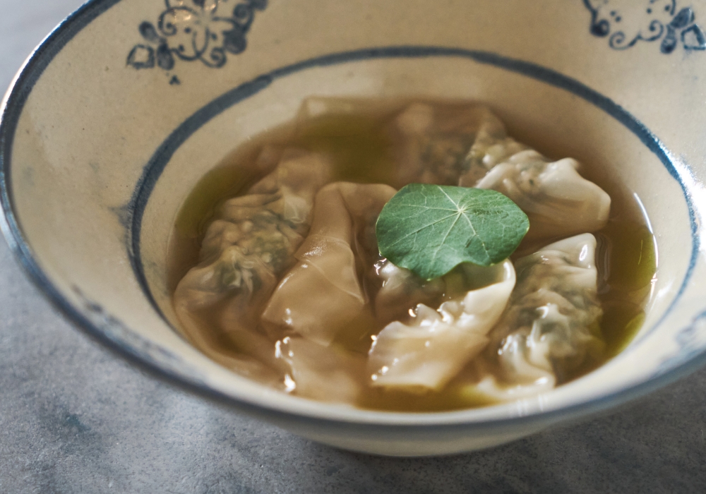 キジ肉と尾道産のフェンネルを使ったワンタン。