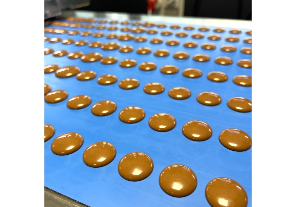 色、艶も従来のチョコレートと比べて遜色がない。