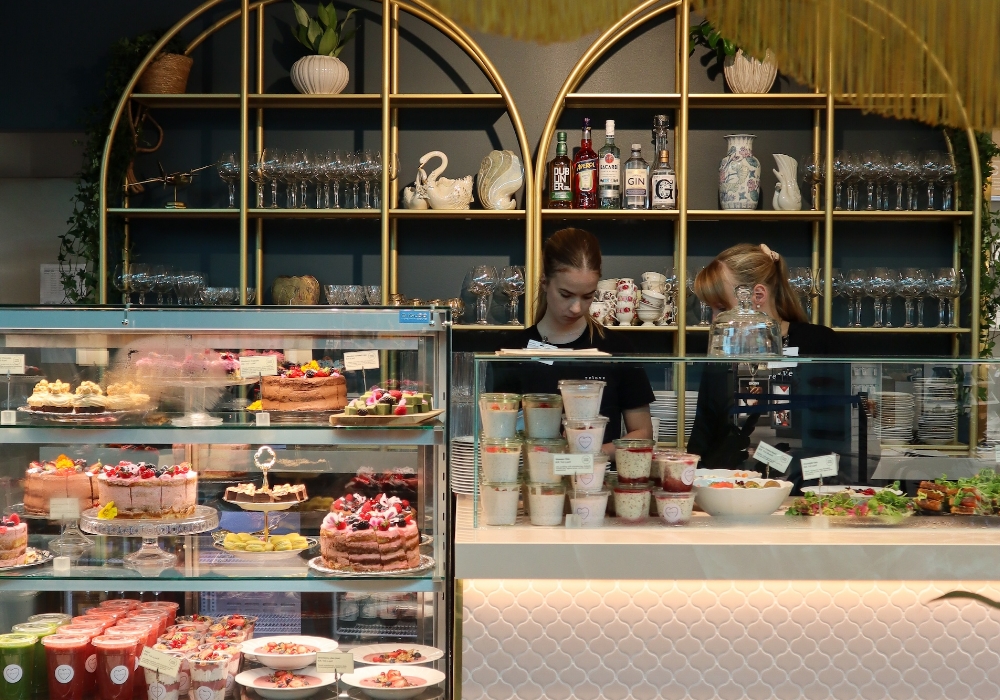 ヘルシンキ空港店は毎日営業。