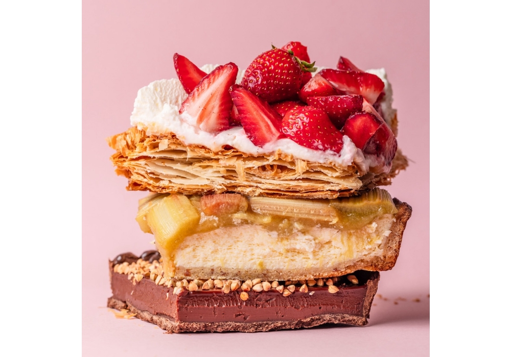 アーモンドサブレ生地やフイユタージュ生地を使ったものなど、見た目も味も魅力的なタルト。