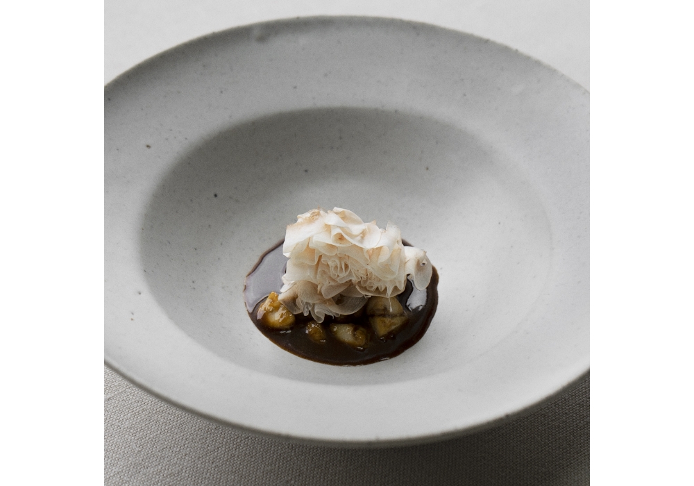 地味なマッシュルームも二人の手にかかると、華麗な一品に。