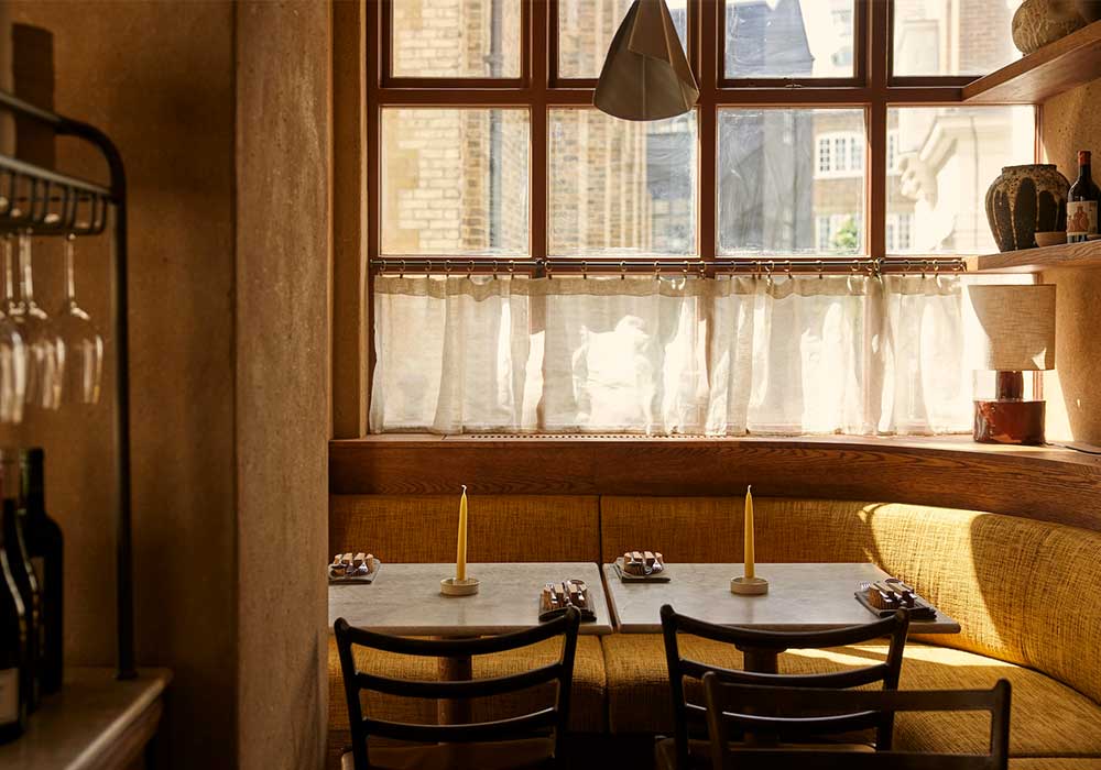 ファブリックやウッドなどナチュラルなマテリアルを多用し、温かみのあるインテリアが人気。