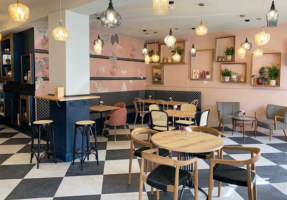 明るい中にもノスタルジックな雰囲気を忍ばせたインテリア。