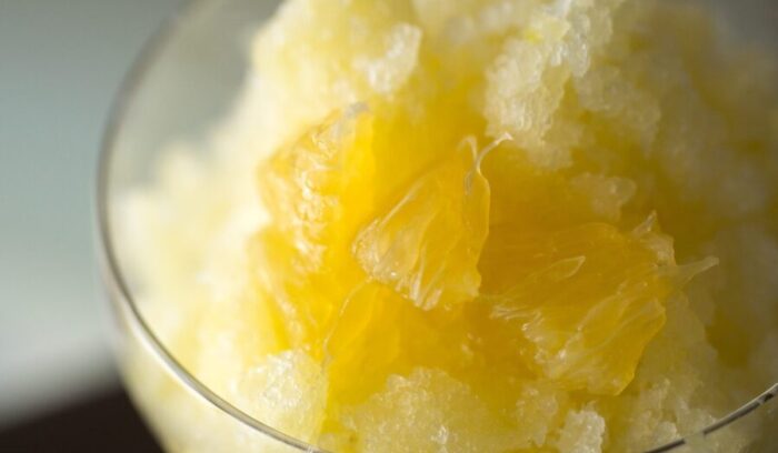 果実のみずみずしさをエアリーなかき氷で味わう「河内ばんかんのグラニータ」<br />
