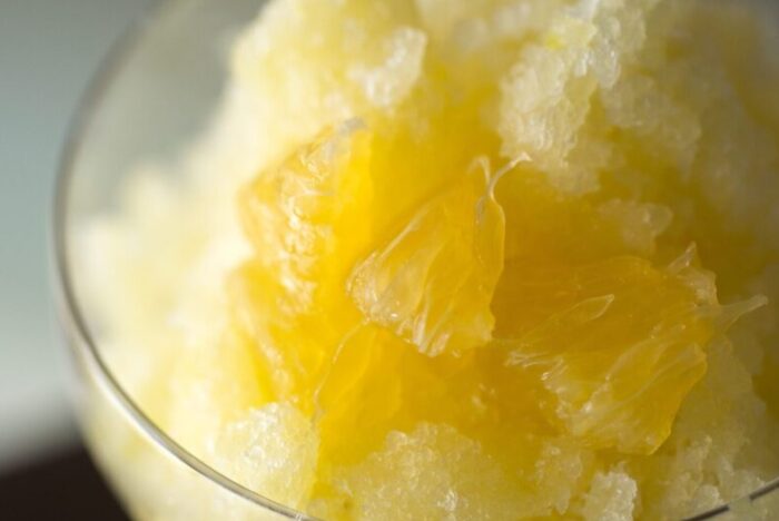 果実のみずみずしさをエアリーなかき氷で味わう「河内ばんかんのグラニータ」<br />
