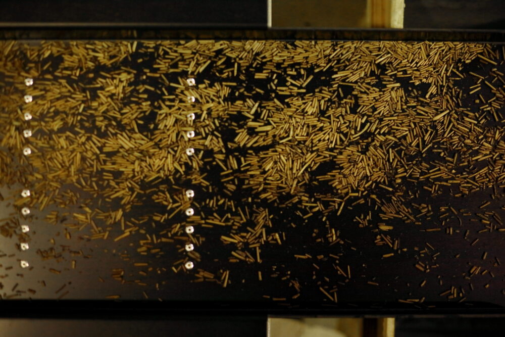 水出し用の凛茶では湯に比べて味が出にくいため、葉の部分を増やして中煎りに変えている。