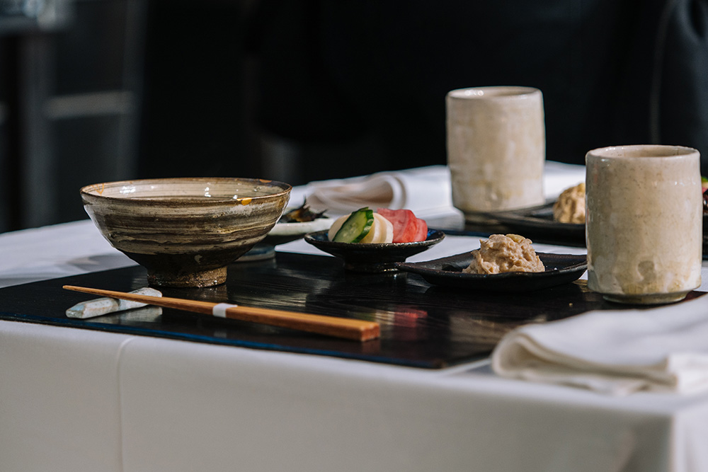 「朝食 喜心」のメニューを壇上に再現。