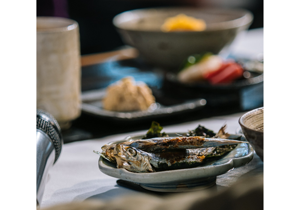 朝食にこんな焼き魚が食卓にのぼる家庭は日本でも稀少