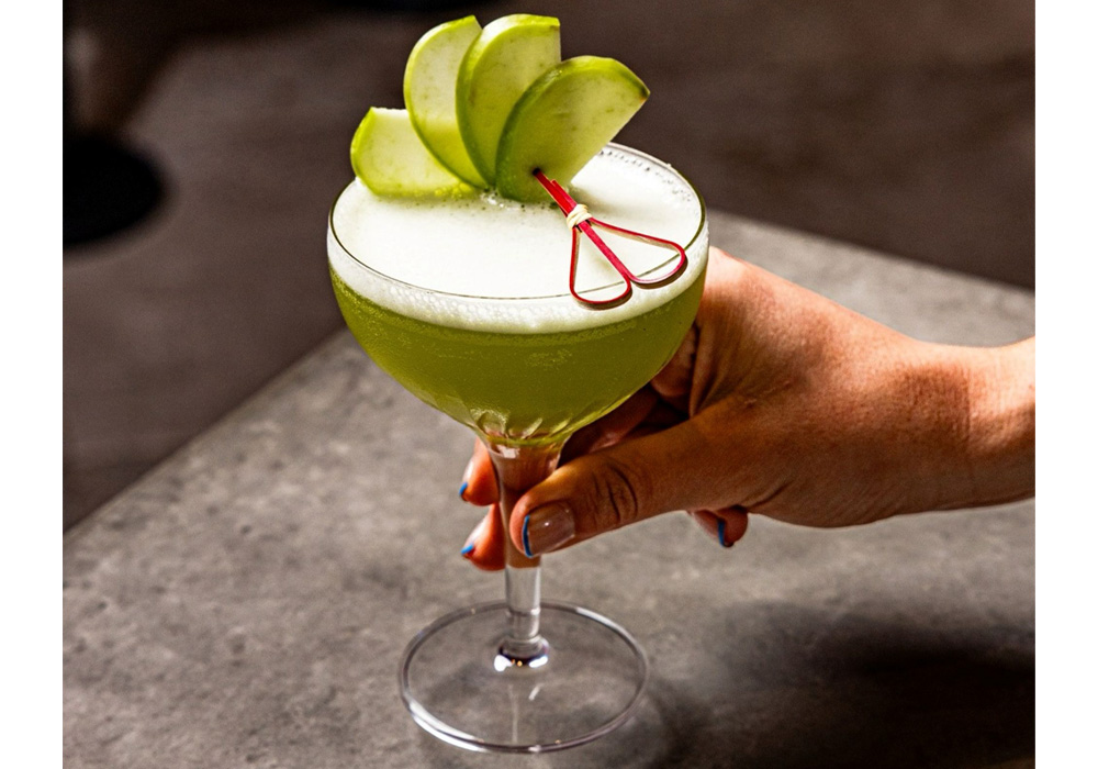 青リンゴのカクテル「東京スリッパー」
