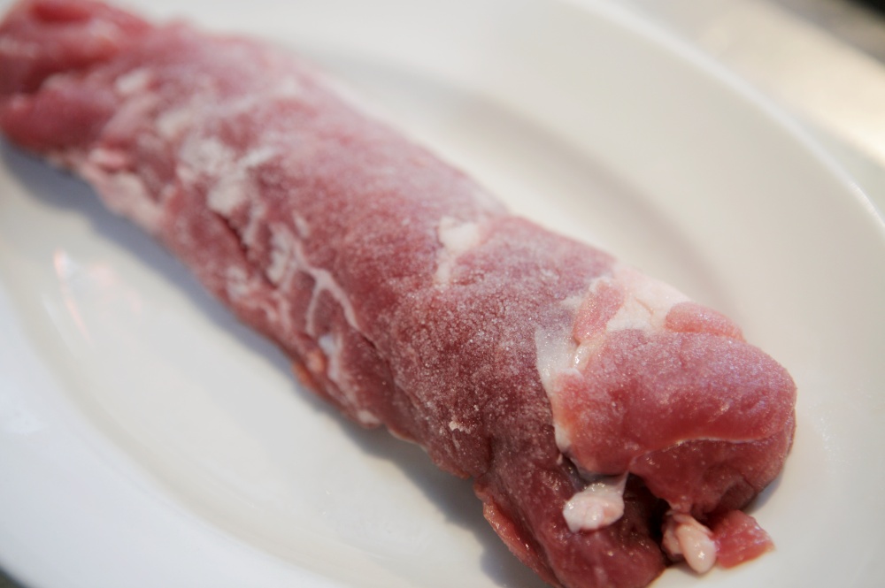 ヒレ肉を塩漬けして２～３日置く