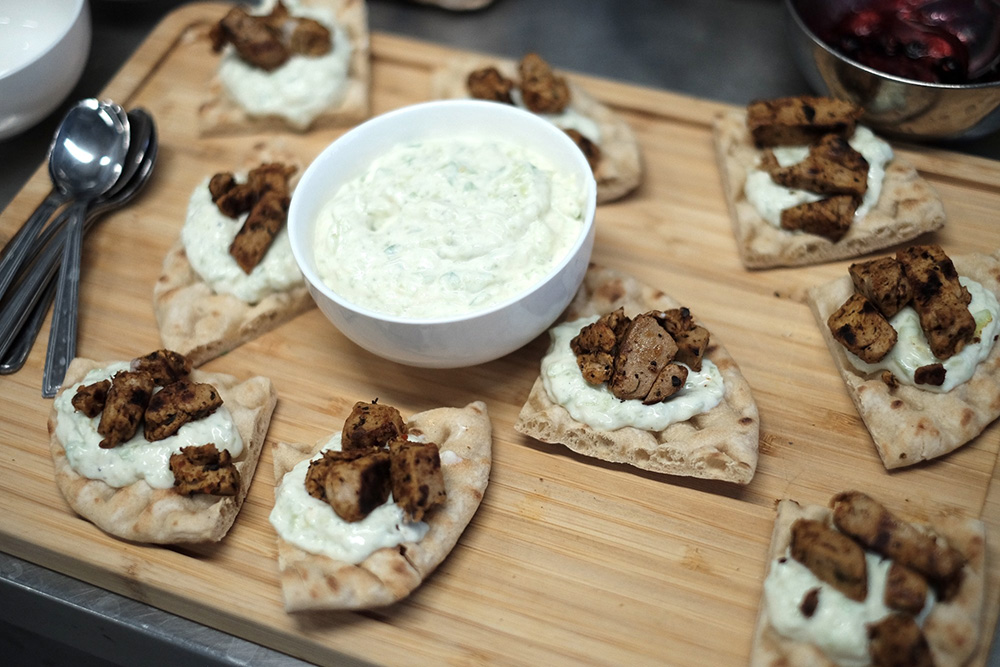 ドイツの食肉加工会社Tönnies Groupの子会社であるZur Mühlen Group（ZMG）と提携したノッシュ・ビオ社。現在開発中の新製品が一般市場に出る日が楽しみだ。