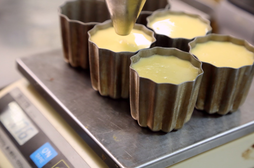 型に流し入れる