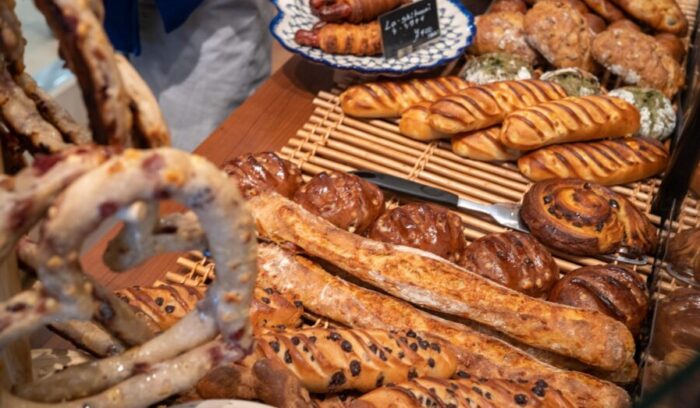 小麦の個性を生かす“石臼 × ロール” 。ハイブリッド製粉が切り拓く、新時代のパンづくり