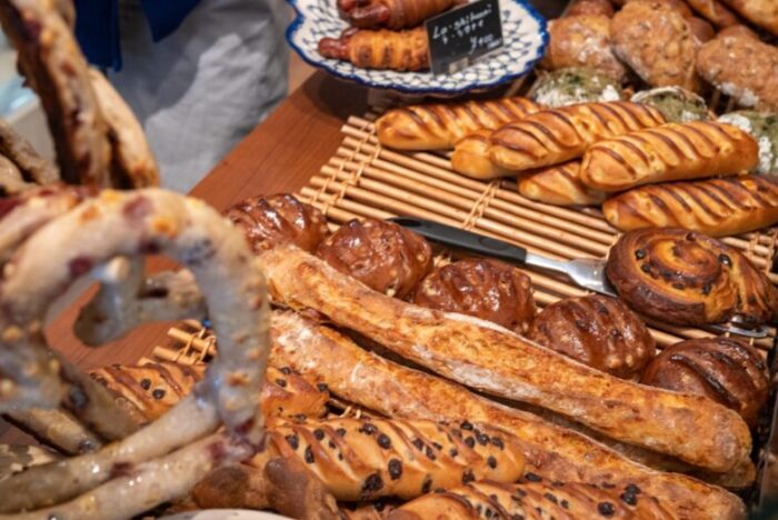 小麦の個性を生かす“石臼 × ロール” 。ハイブリッド製粉が切り拓く、新時代のパンづくり