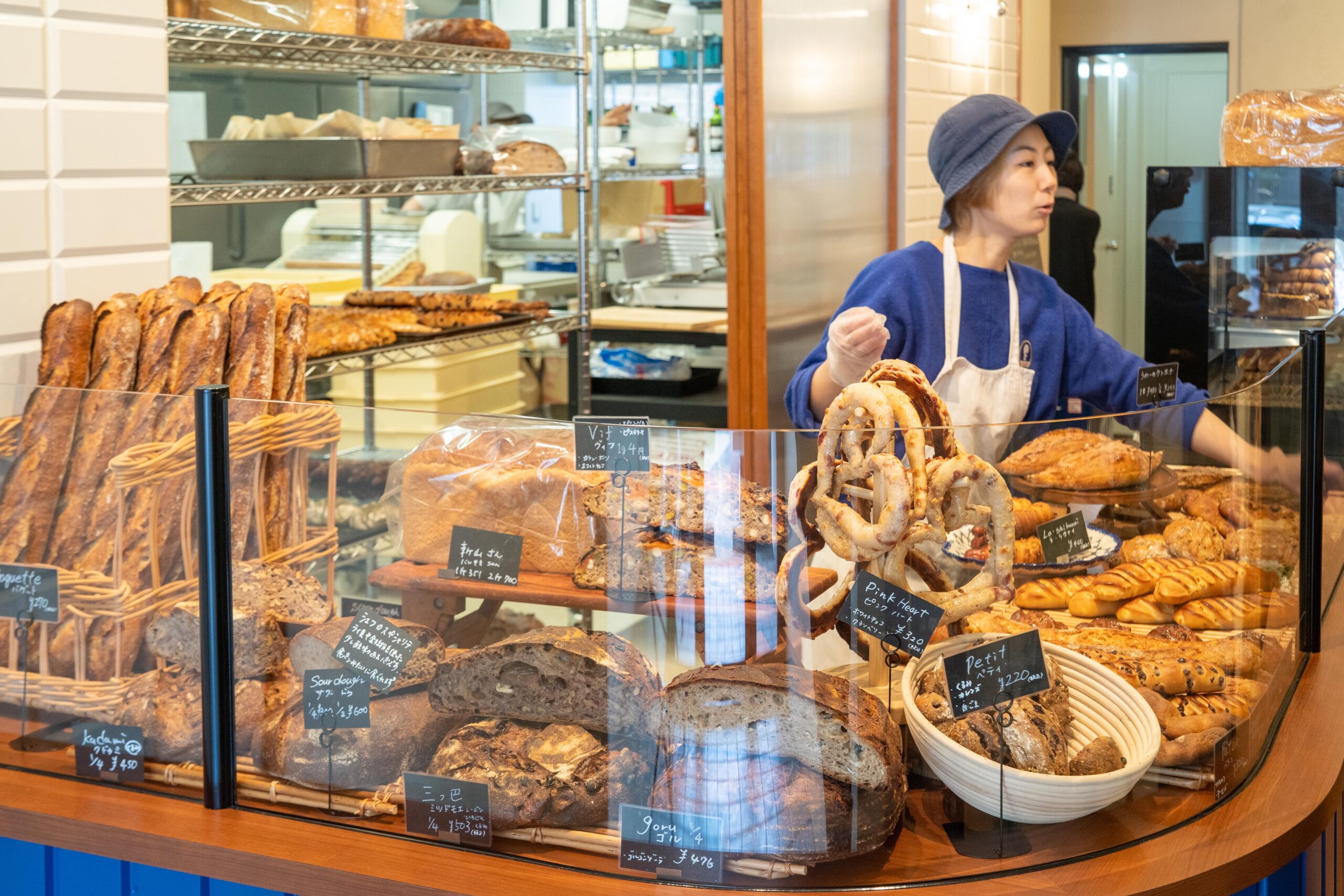 販売担当の岩片奈緒さん