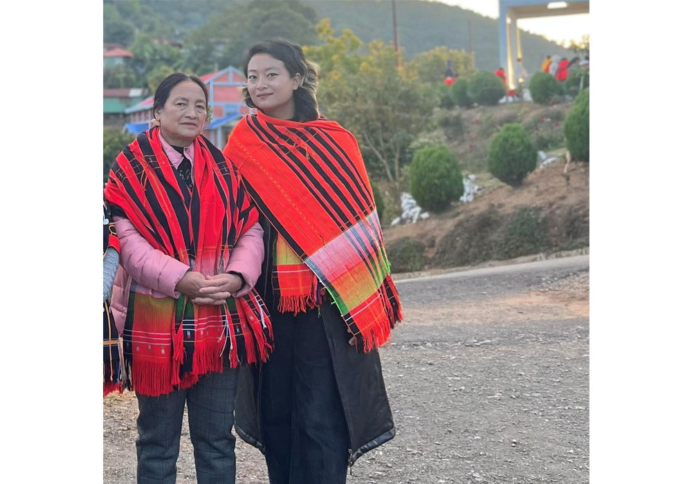 先住民族タングクル・ナガ族のゼイノリンさんとお母さん