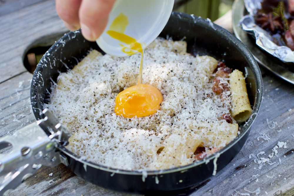 ［８］卵黄を落とす