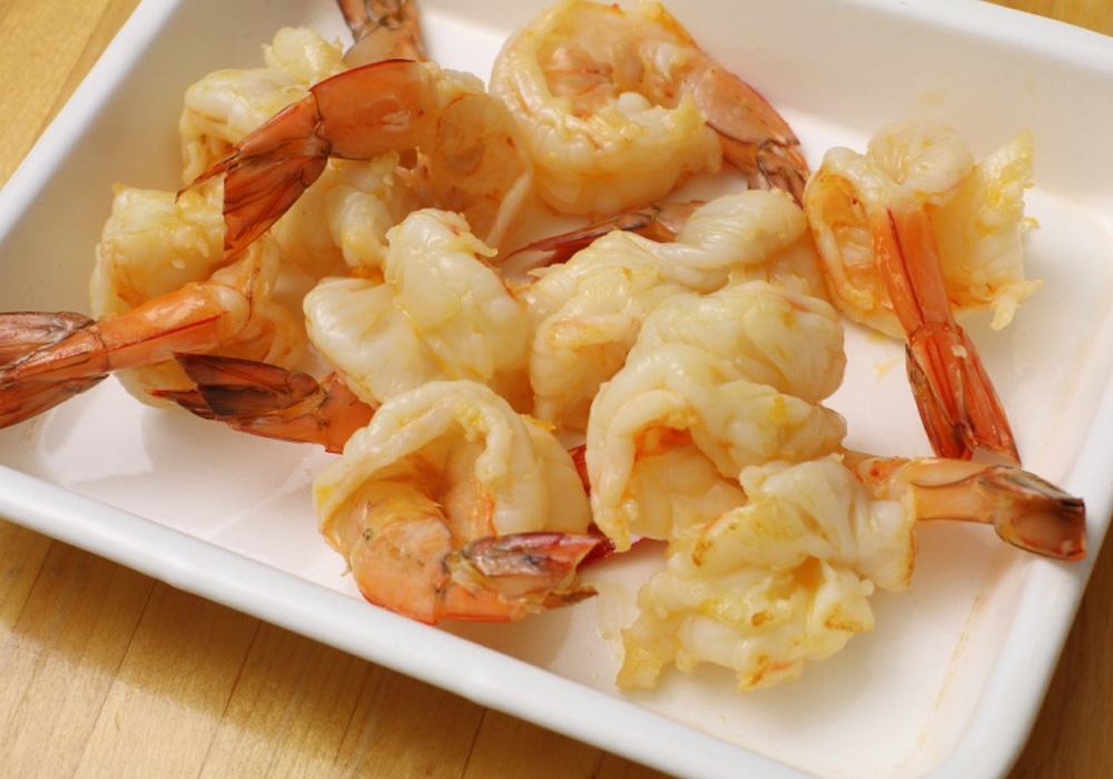 ３．エビの最初の火入れは“さっと”40秒