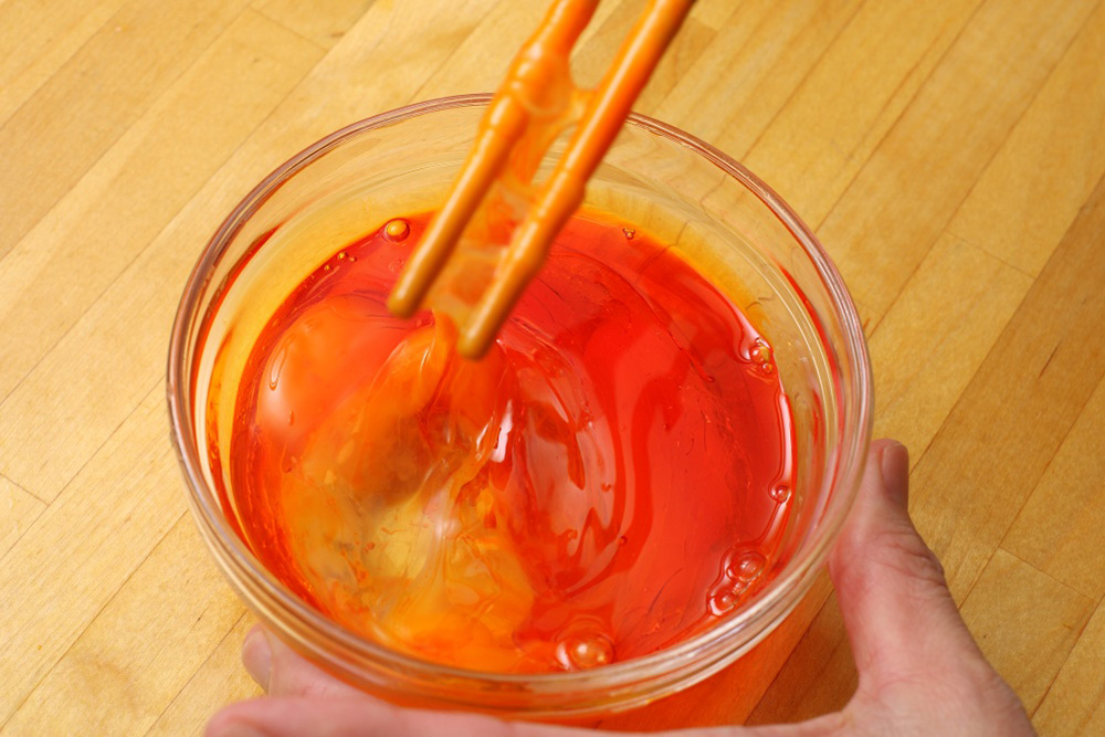 ［５］卵と油を混ぜる