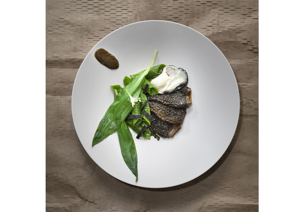 行者ニンニク、モリーユ茸、牡蠣