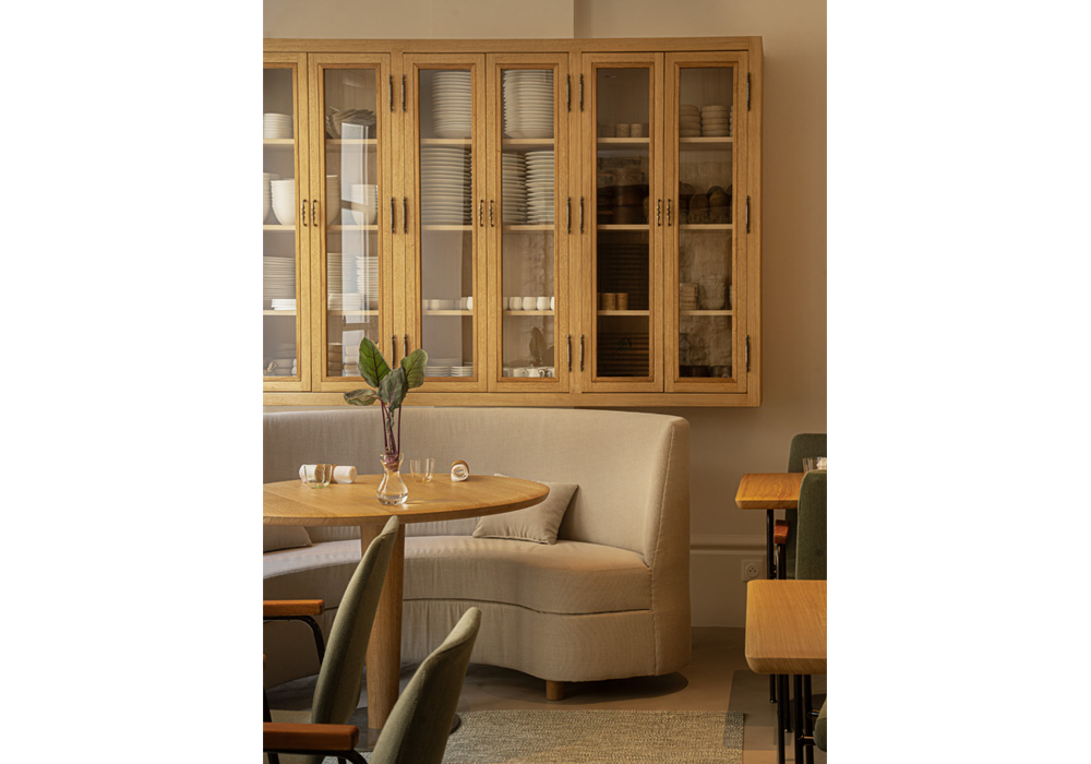 建築家レベッカ・レヴィと共に設えた店内