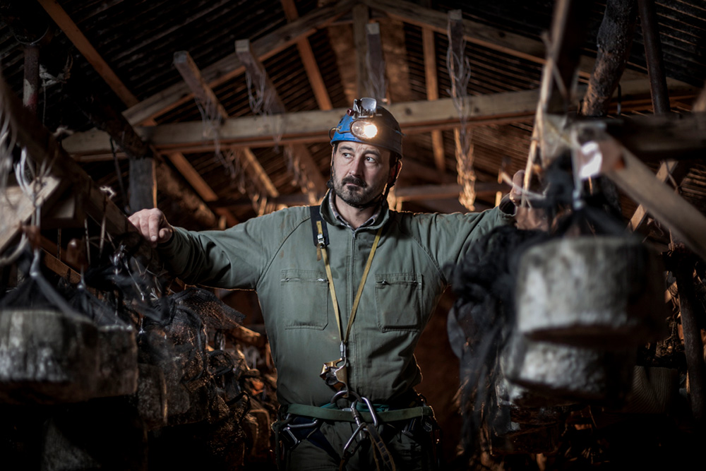 地下50メートルの洞窟で熟成させる唯一無二の硬質チーズ