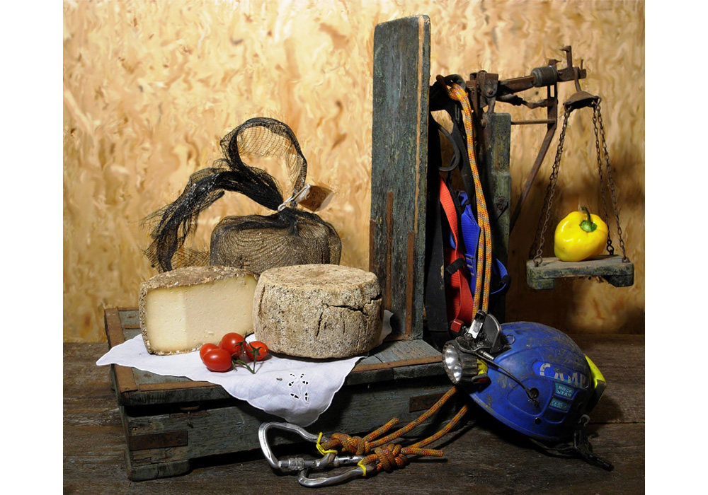 仕事道具とチーズ