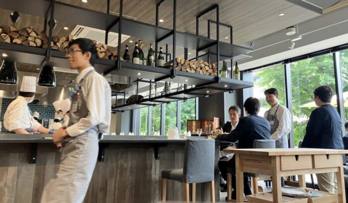 未来のトップシェフを育む。学生たちの「リアル・レストラン」オープン！