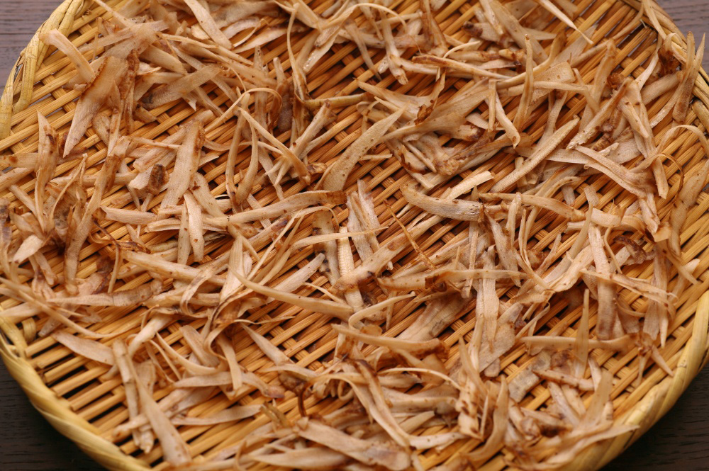 ゴボウを日なたに干す