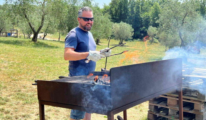 自然の中で育つ畜産を実現。健やかな肉を味わう“アグリステリア（農家食堂）”