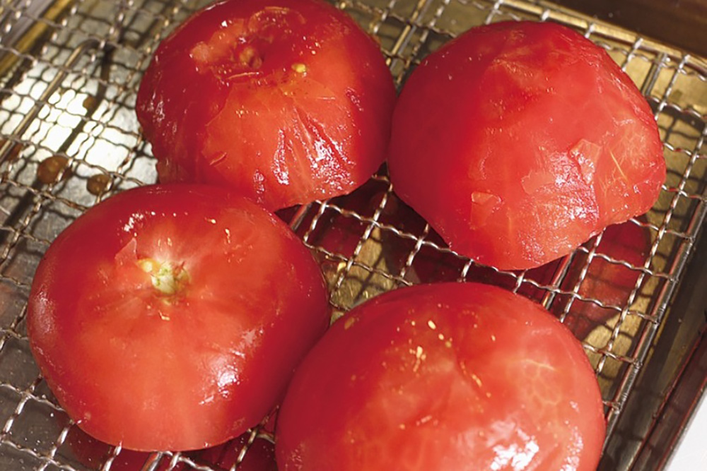 トマトの水分を出す