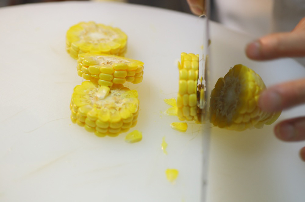 トウモロコシは芯ごと使う