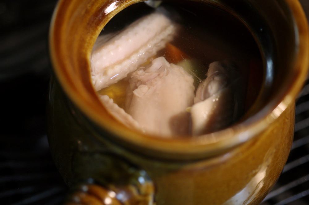 土鍋で１時間、静かに煮る