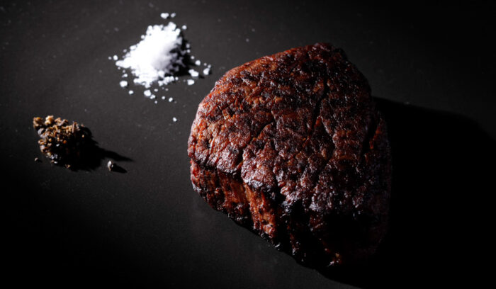 夏本番 “炭火と薪火”のグリル料理とワインを求めてホテルニューオータニへ